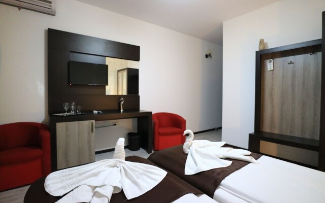 Riverside Hotel