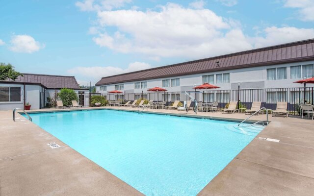 Best Western Plus Bridgeport Inn