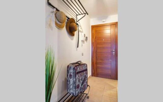 2BR poolfront family apartment WIFI and Near beach