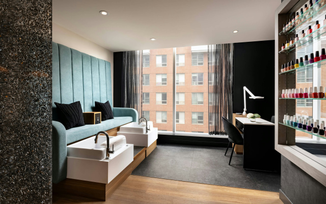 Humaniti Hotel Montreal, Autograph Collection