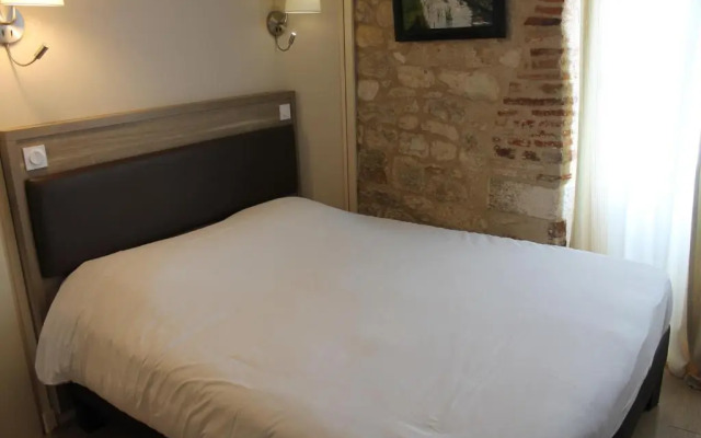 Logis Hotels  Auberge De La Tour   Hôtel Et Restaurant