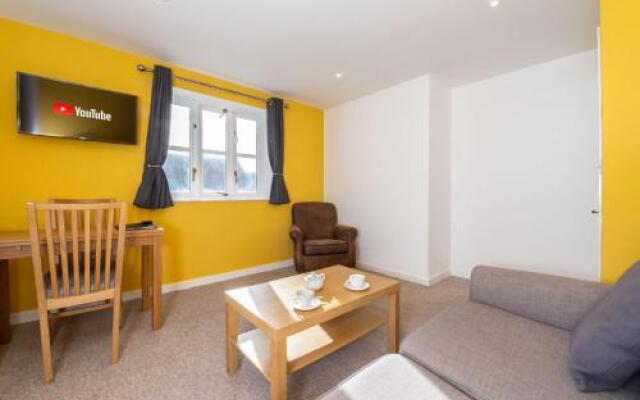 Glastonbury Town Apartment