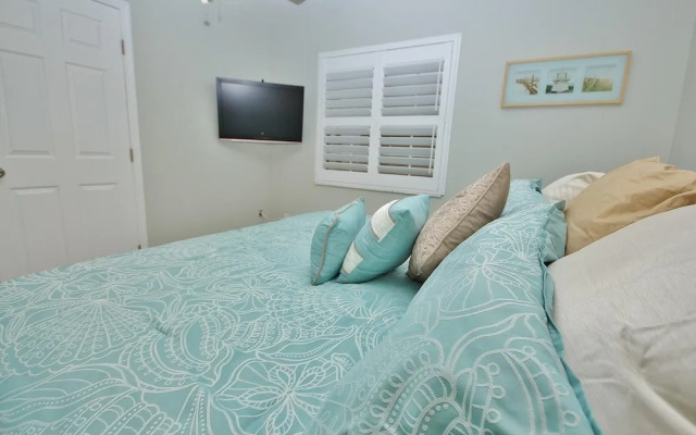 Colony Beach Club 241