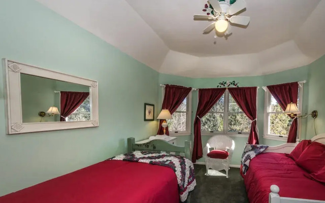 Arrowhead Pine Rose Cabins