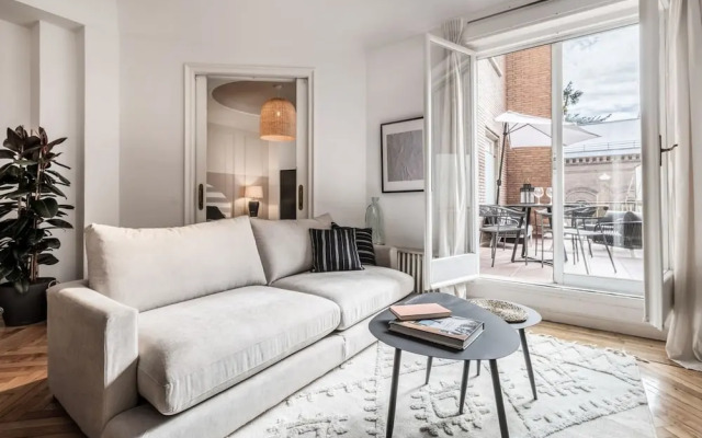 Real - 3 Bedroom and Terrace in Almagro