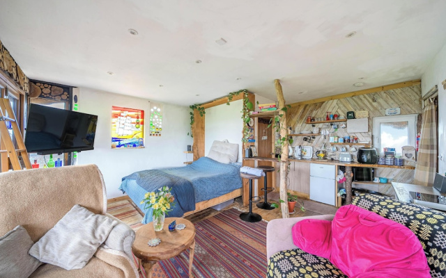 Unique 2-bed Cabin in Llanelli