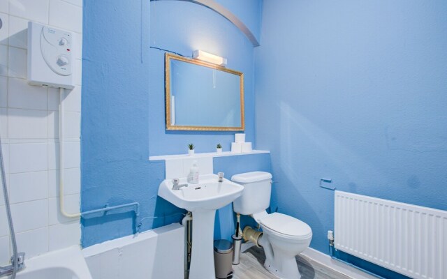 Inviting 2-bed Budget Apartment in London