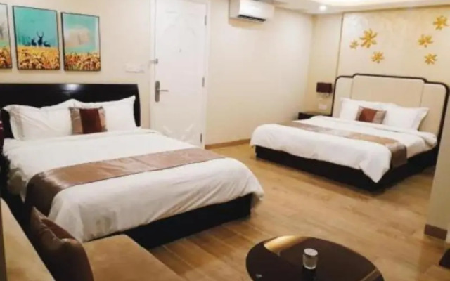 Golden Tree Hotel & Apartment By Zuzu