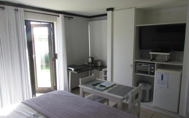 Santini Lace Self Catering Unit