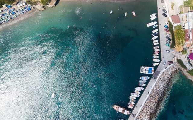 Mpali Bay View And Beach Front Apt Crete
