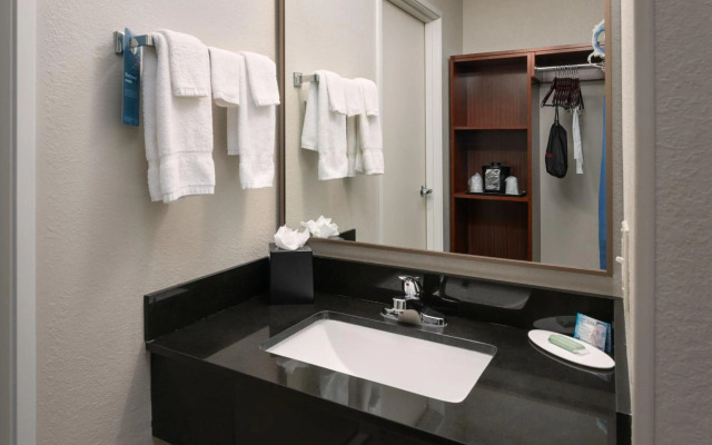 Wyndham Cleveland Airport