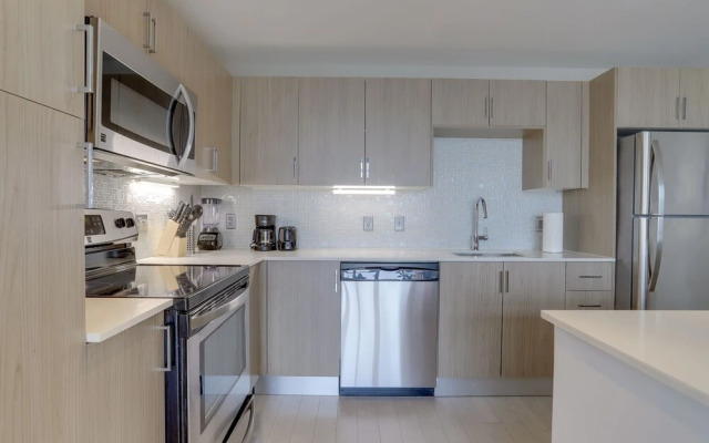 Fantastic 2BR Condo at Crystal City
