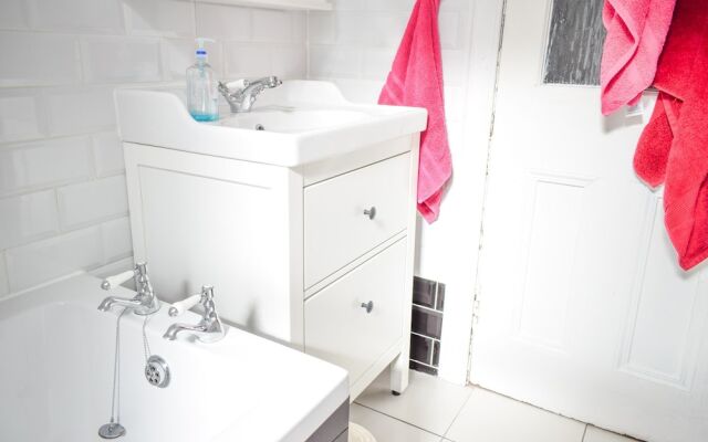 Bright 1 Bedroom Apartment in Edinburgh