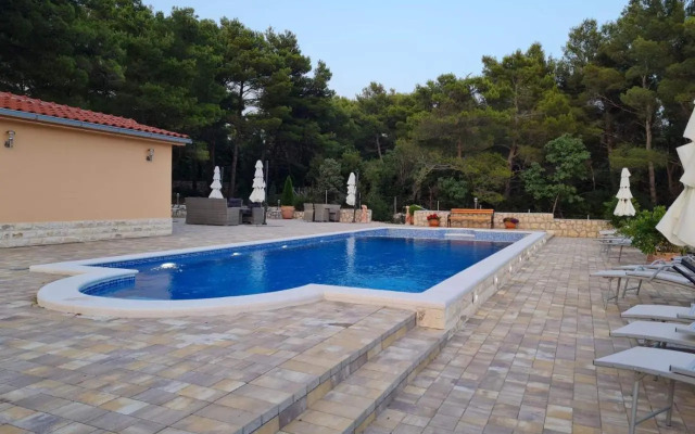 Kandarola Resort