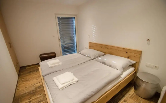 Superb Alpine Lodges Zell am See 6-8pax