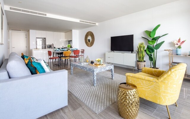 Spacious & Ornate 1BR Apt In Jaddaf Waterfront