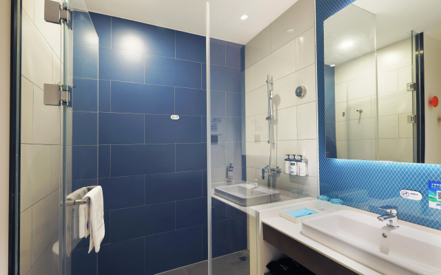 Holiday Inn Express Shanghai Kangqiao by IHG