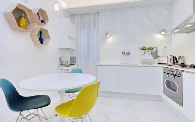 Elegant flat for 8 near Colosseum