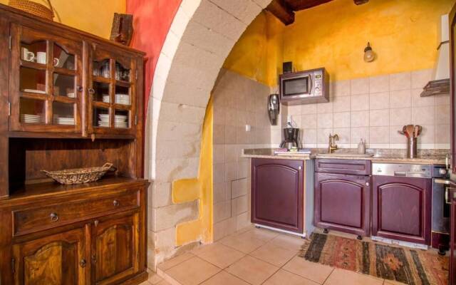 Red Villa - Fliskouni - 1 Bedroom Maisonette
