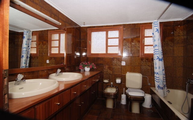 Karavanos Apartments