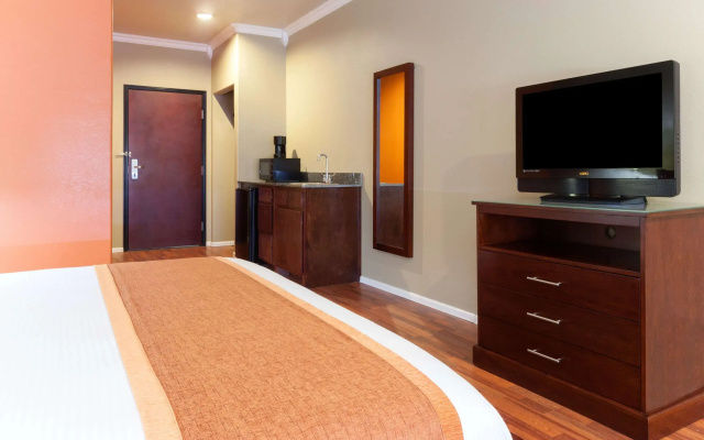 Super 8 by Wyndham Groesbeck
