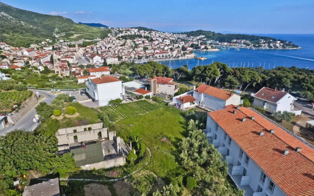 Violeta Hvar