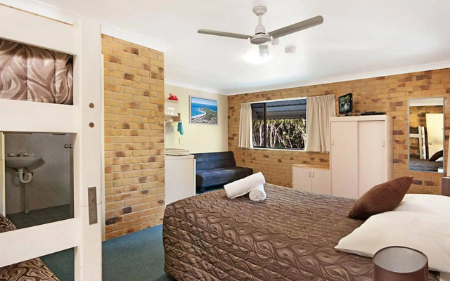 Byron BaySide Central Studio Apartments – Guest Rooms – Byron Bay