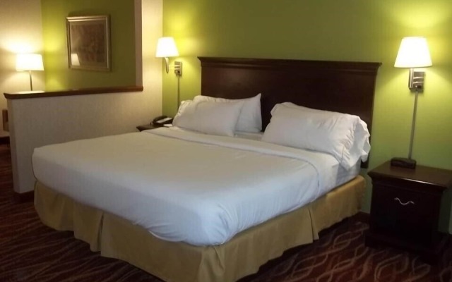 Holiday Inn Express Hotel & Suites FINDLAY