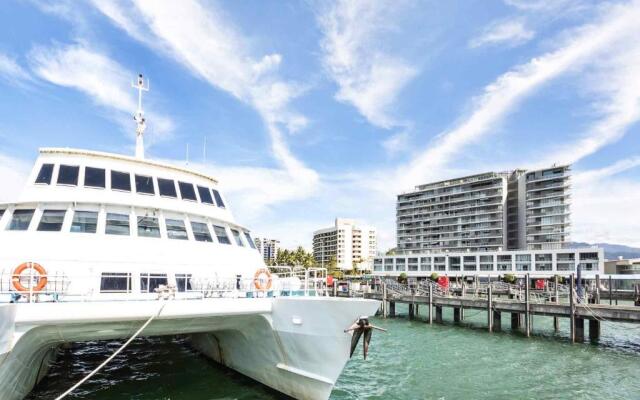 Stunning Ground Floor City Apartment 104