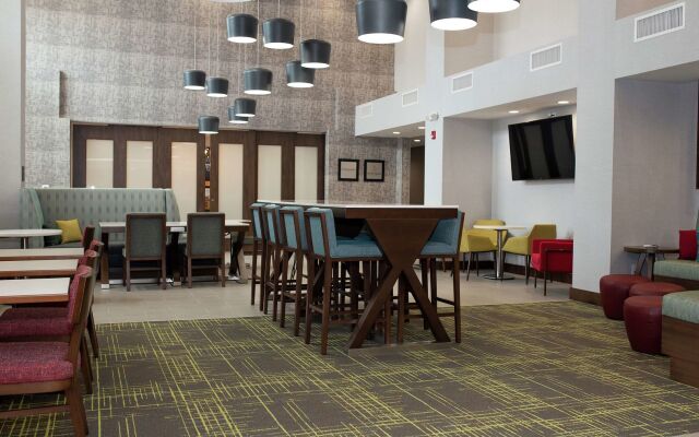 Hampton Inn & Suites Dundee