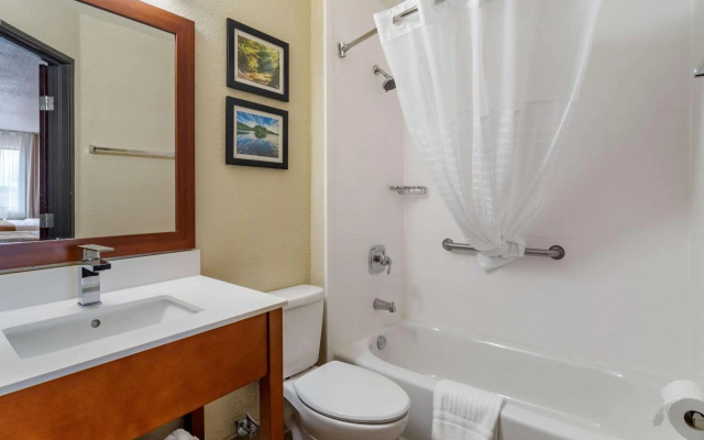 Comfort Inn & Suites South Hill I-85