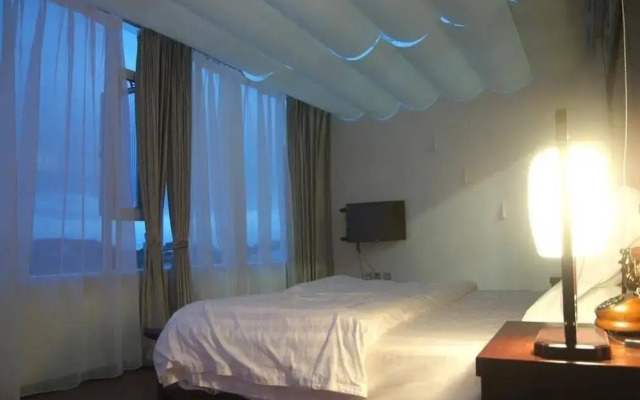 Dali Encounter Hotel