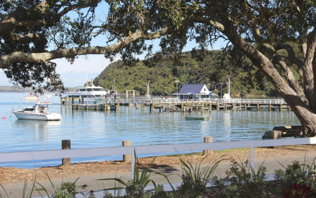 Hananui Lodge and Apartments