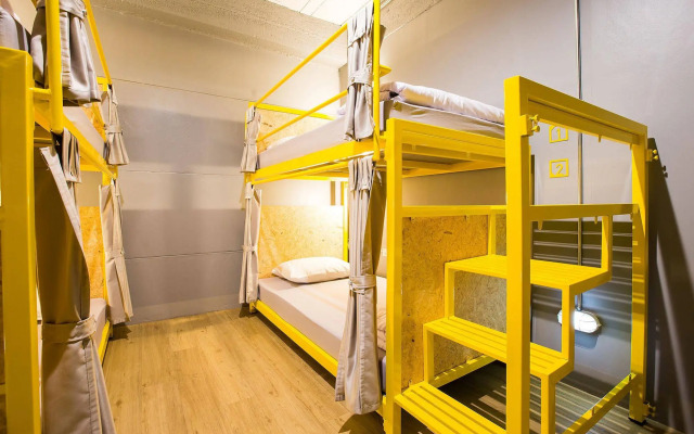Cubic Bangkok Hostel
