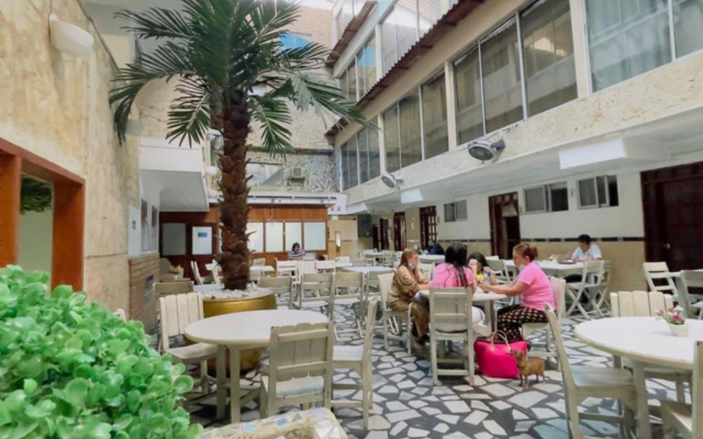 Hotel Toledo FL