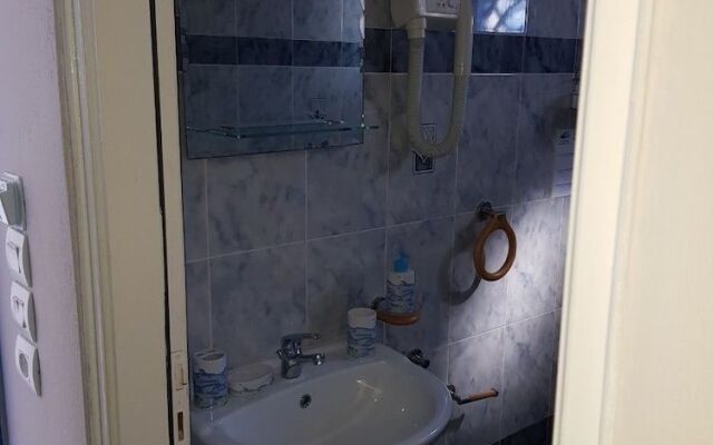 Karabo Hotel