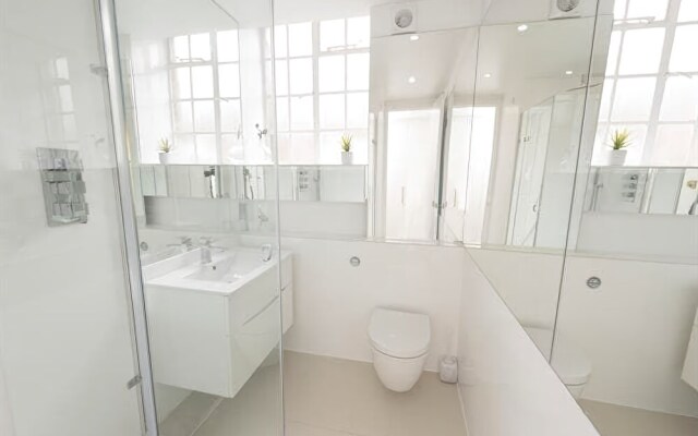 Modern Daver Court Chelsea Nest - SAA