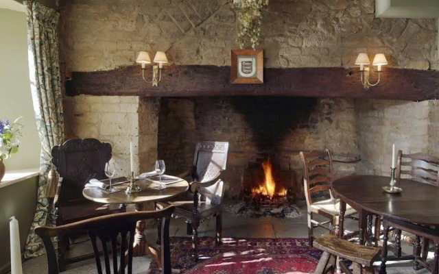 Lord Poulett Arms