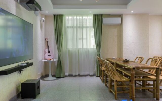 West Island Story Inn