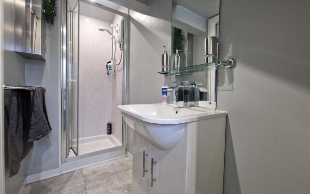 Stunning 5-bed House in Liverpool! Great Location!