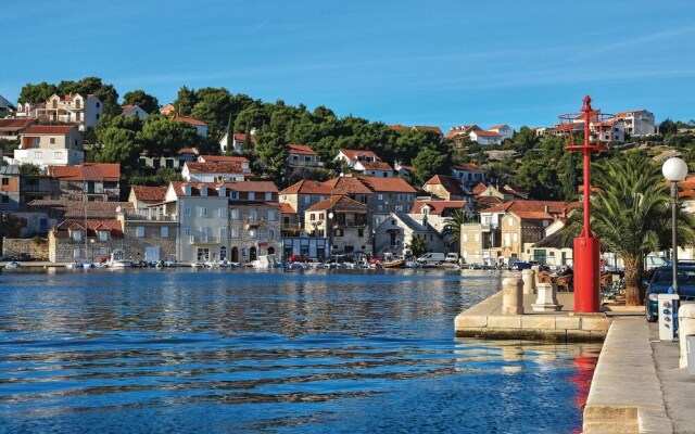 Nice Apartment in Milna With 1 Bedrooms and Wifi