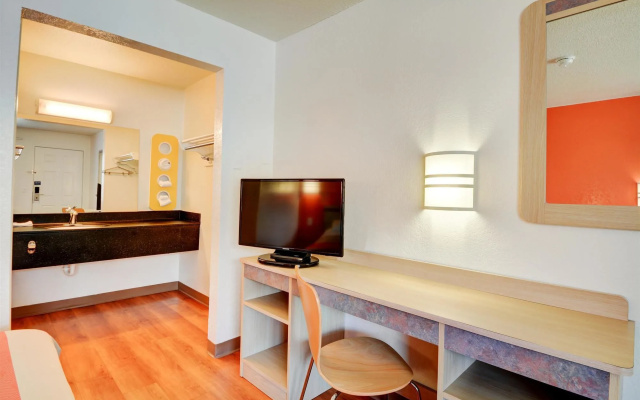 Motel 6 Southington, CT - Hartford