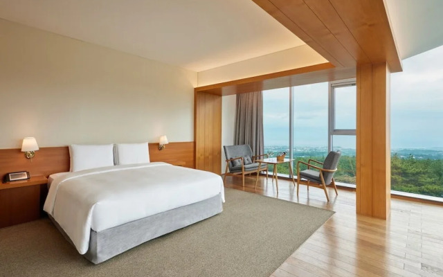We Hotel Jeju