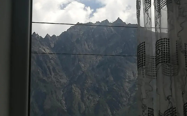 Nikoloz Guesthouse