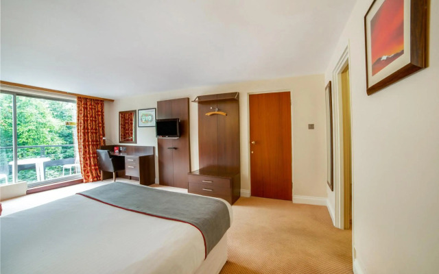 OYO The Bridge House Hotel