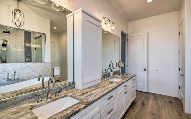 Desert Views, Fire Pit: Serene Phoenix Getaway