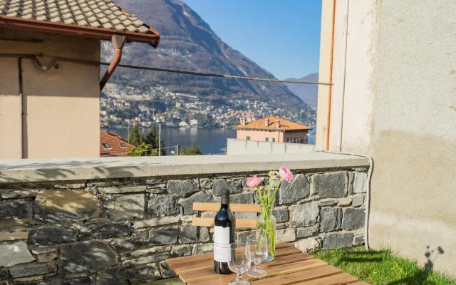 Pozzo Vertical Apartment With Garden and Parking