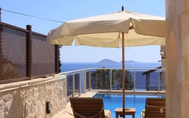 Villa Doruk by Akdenizvillam