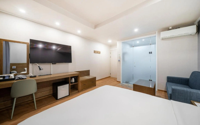 The 7 Business Hotel