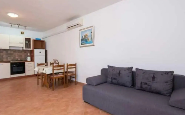 Spacious and Cozy Seafront Apartments